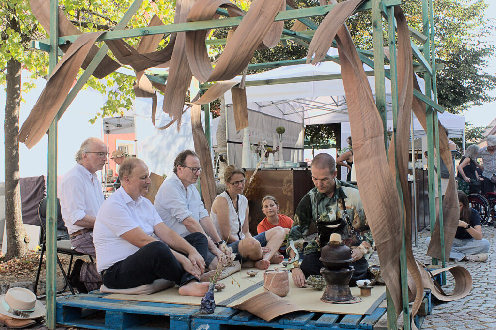 Teezeremonie auf dem Markt | Foto: Mateusz Budasz